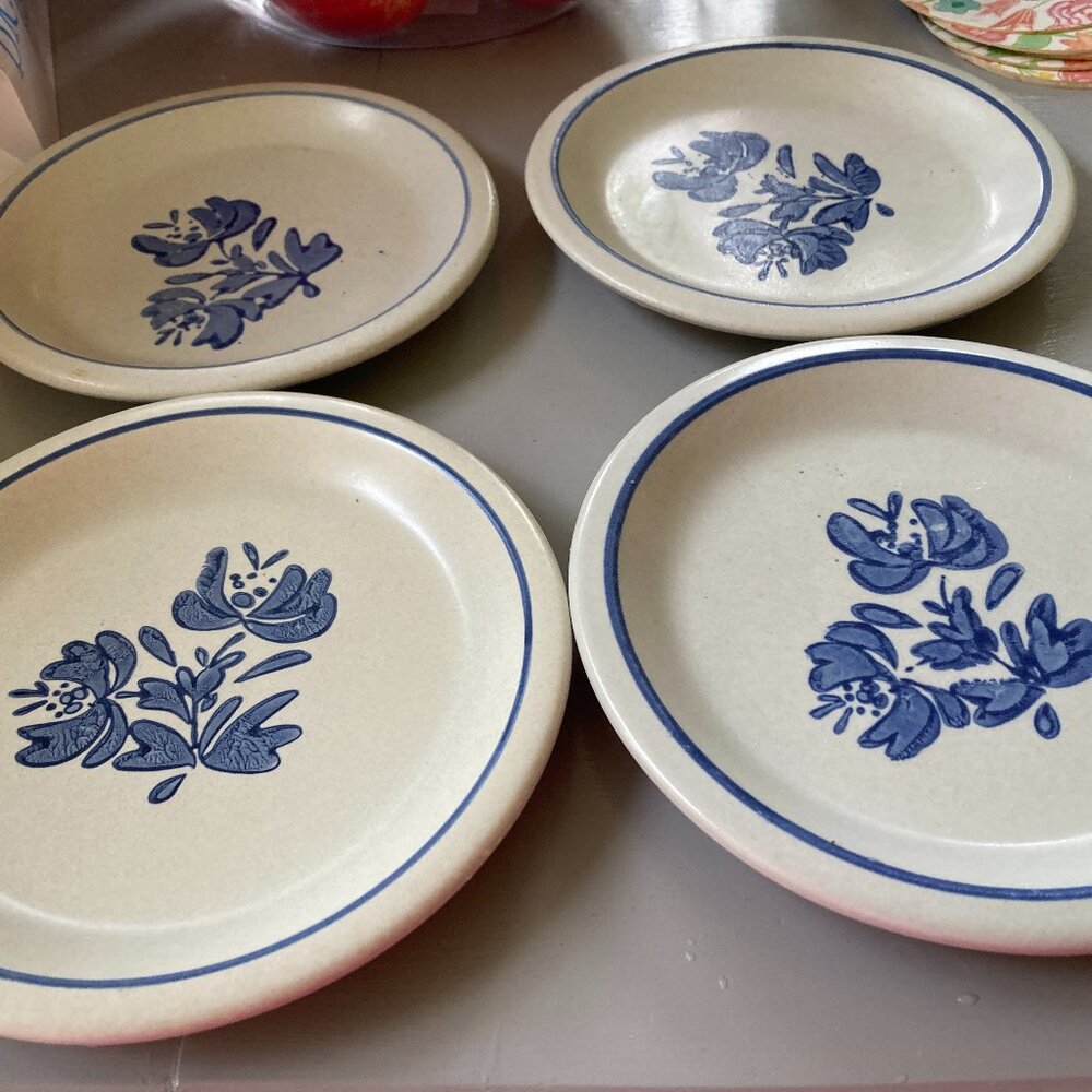 Pfaltzgraff Yorktowne  Salad Bread Dessert Plates Blue Floral USA (4) 6>7/8"
